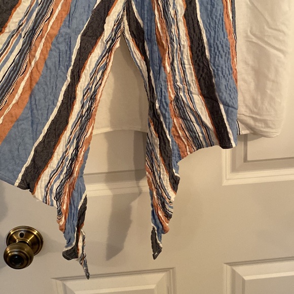 Zara V-Neck Tie-Front T-Shirt - Picture 4 of 6